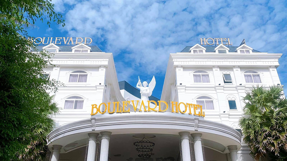 BOULEVARD HOTEL